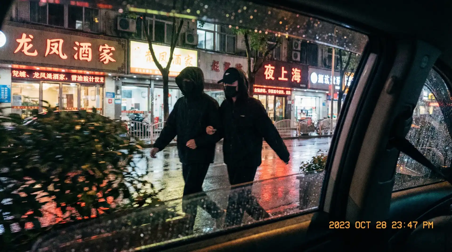 365Bet网站 - 顶流明星深夜密会现场抓拍照片